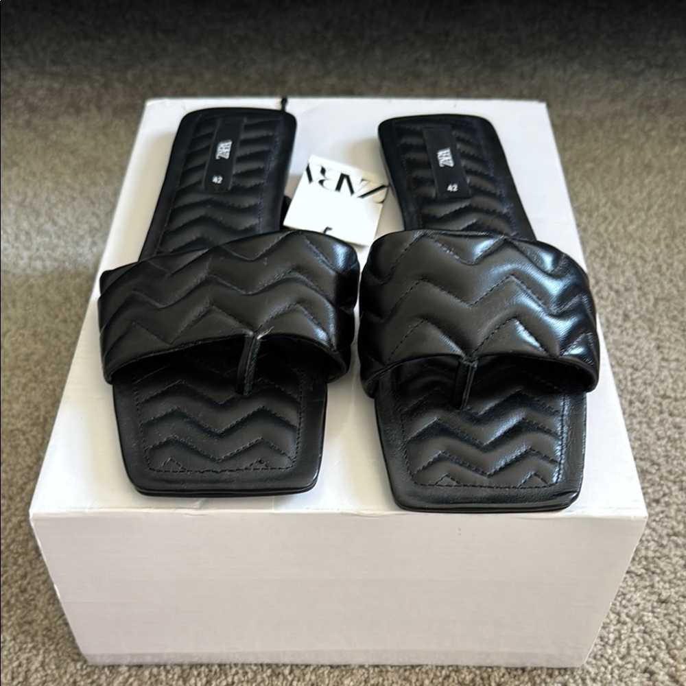 Zara Black Chevron Slide Sandals